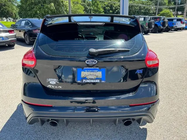 2017 Ford Focus RS Hatchback 5-Door photo 4