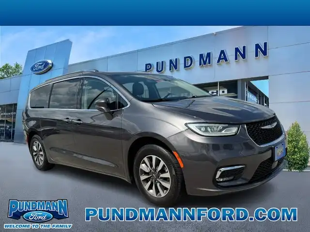2021 Chrysler Pacifica Touring L's photo