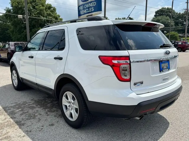 2014 Ford Explorer Base photo 5