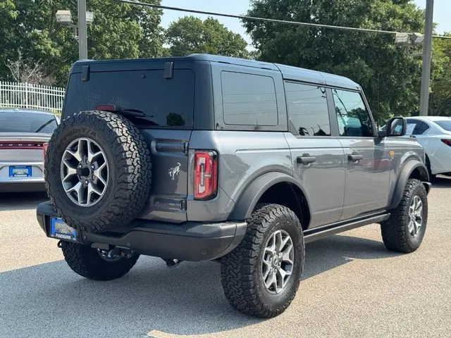 2025 Ford Bronco Badlands 4x4 photo 3