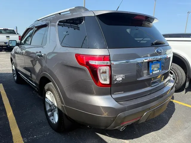 2013 Ford Explorer XLT 4x4 photo 3