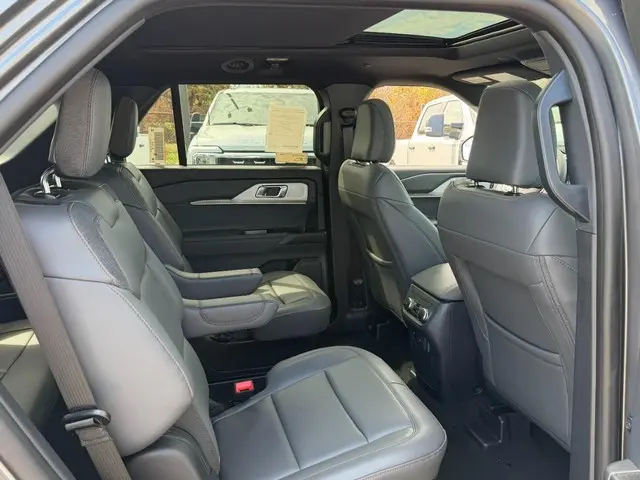 2027 Ford Explorer Active 4WD 200A photo 4