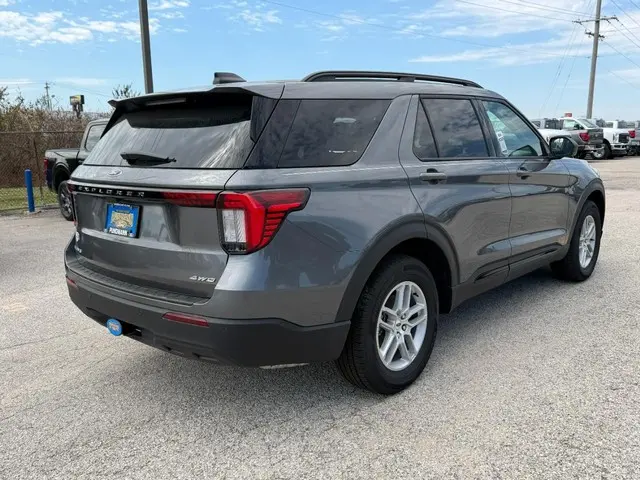 2026 Ford Explorer Active 4WD photo 3