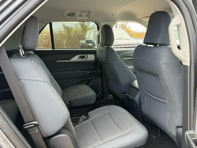 2026 Ford Explorer Active 4WD photo 4