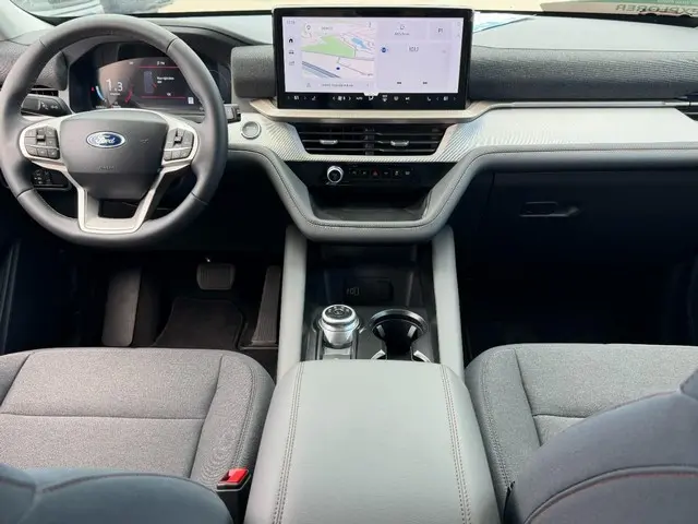 2026 Ford Explorer Active 4WD photo 5