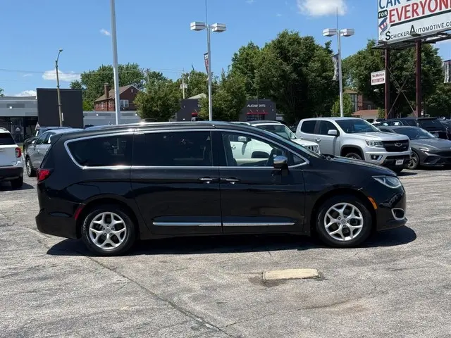 2020 Chrysler Pacifica Limited photo 4