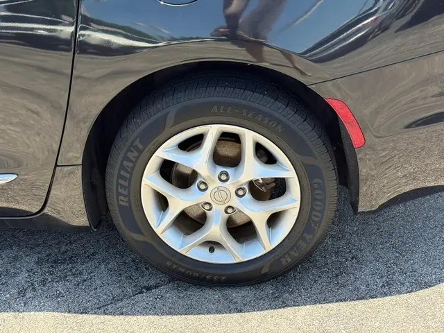 2020 Chrysler Pacifica Limited photo 5