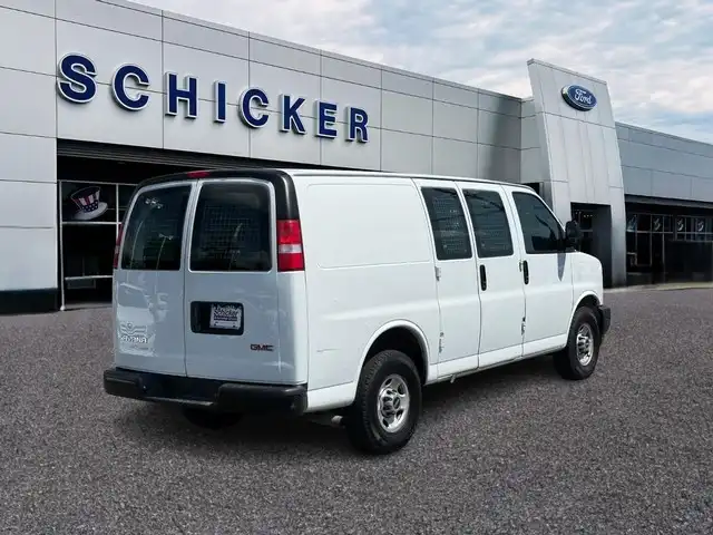 2017 GMC Savana 2500's photo