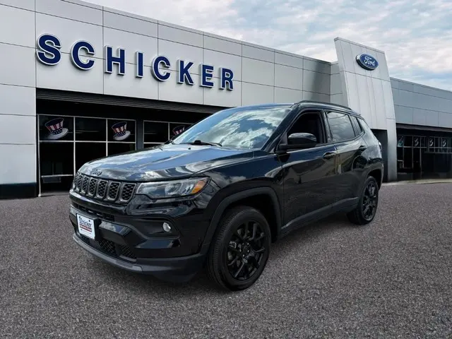 2025 Jeep Compass Latitude 4X4 photo 3