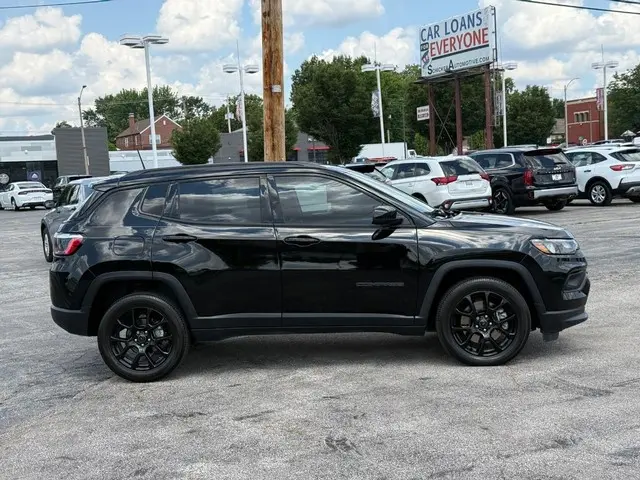 2025 Jeep Compass Latitude 4X4 photo 4