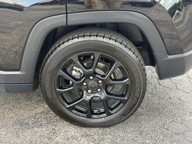 2025 Jeep Compass Latitude 4X4 photo 5