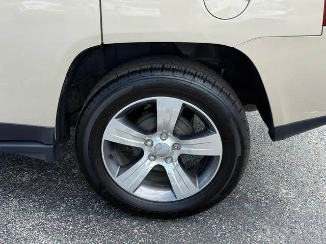 2017 Jeep Compass High Altitude photo 5