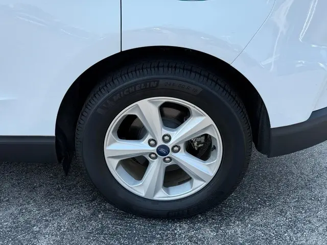 2019 Ford Edge SE photo 5