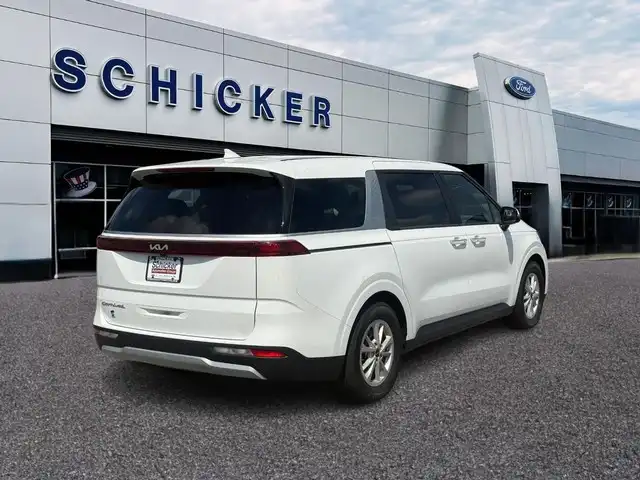 2022 Kia Sedona LX's photo