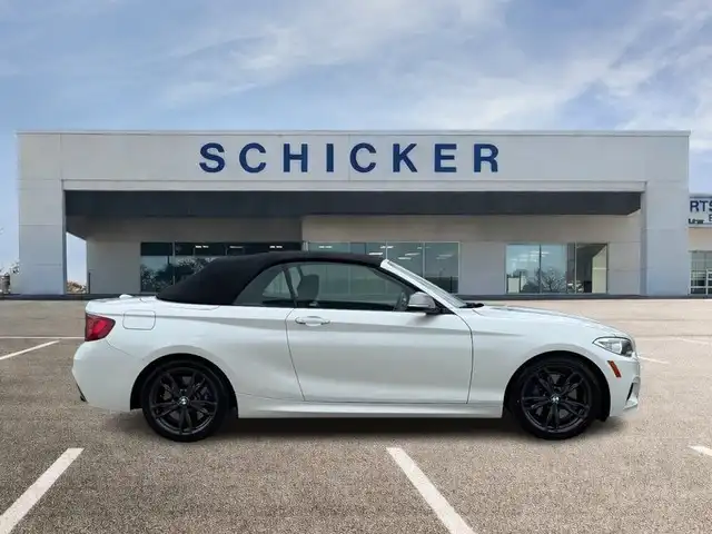 2017 BMW 2 Series M240i Convertible's photo