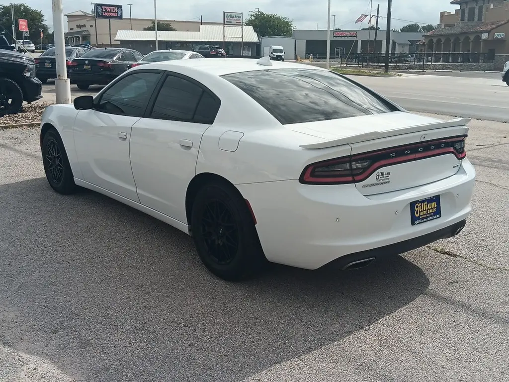 2017 Dodge Charger SXT photo 5