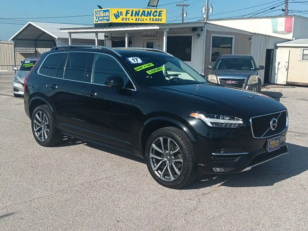 2017 Volvo XC90 T6 AWD Momentum's photo
