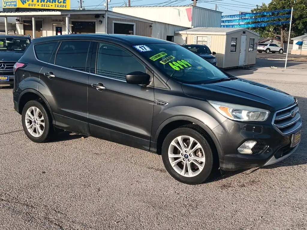 2017 Ford Escape SE's photo
