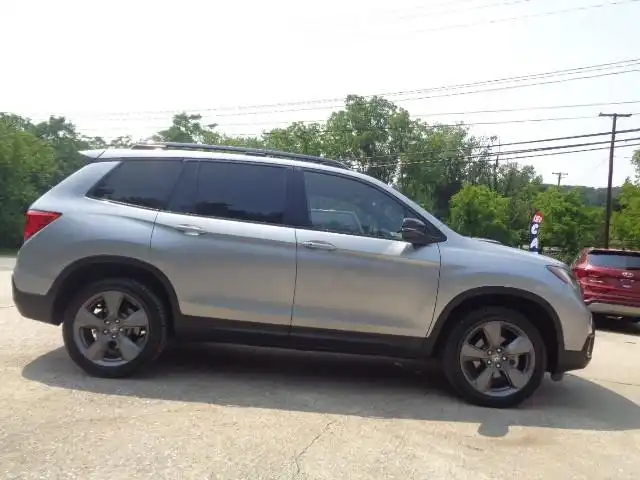 2019 Honda Passport 3.5 Touring 4WD Auto's photo