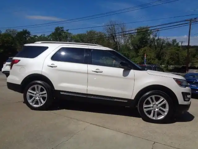 2017 Ford Explorer XLT 4WD's photo
