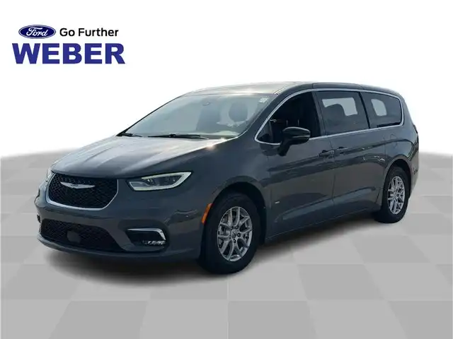 2025 Chrysler Pacifica Select's photo