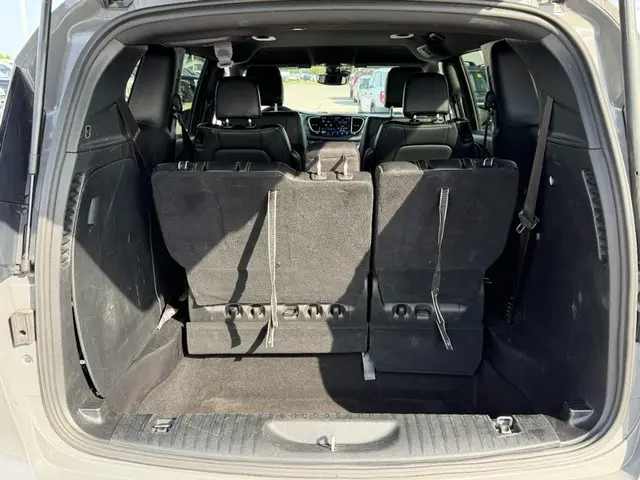 2025 Chrysler Pacifica Select photo 5