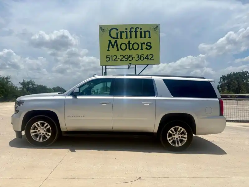 2018 Chevrolet Suburban 2WD 1500 LT's photo