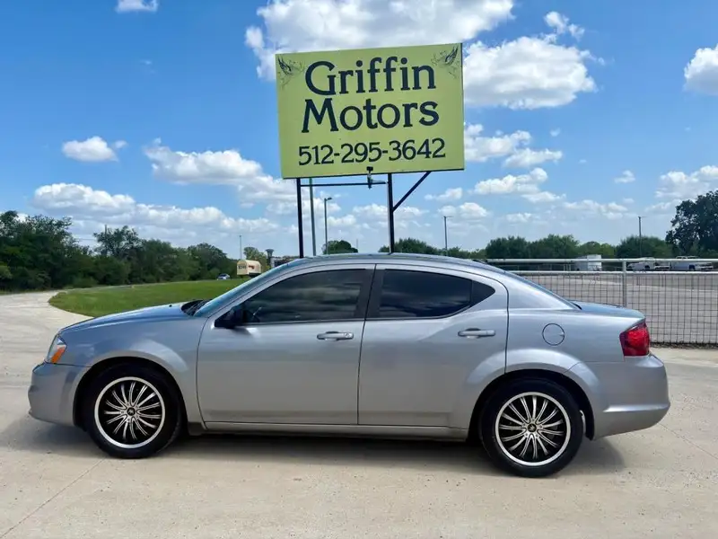 2013 Dodge Avenger SE's photo