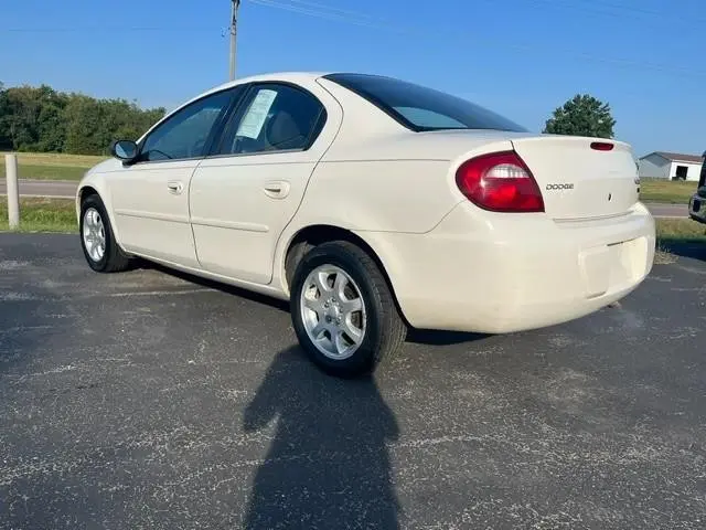 2005 Dodge Neon SXT photo 3