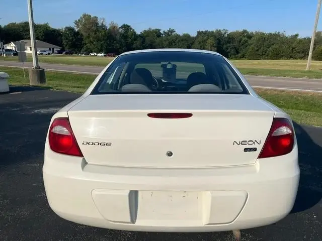 2005 Dodge Neon SXT photo 4