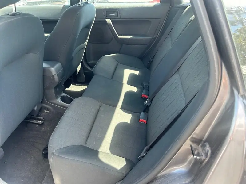 2010 Ford Focus SE photo 4