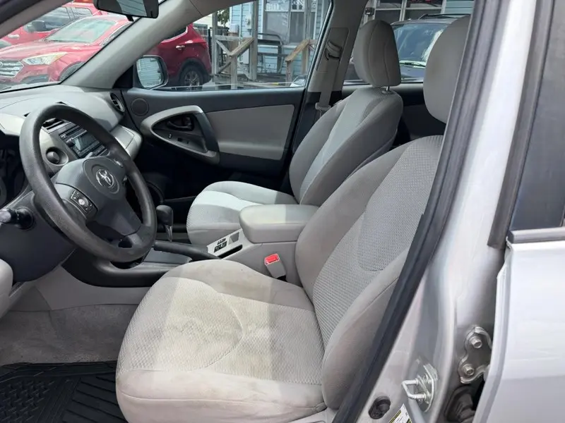 2012 Toyota RAV4 Base photo 4