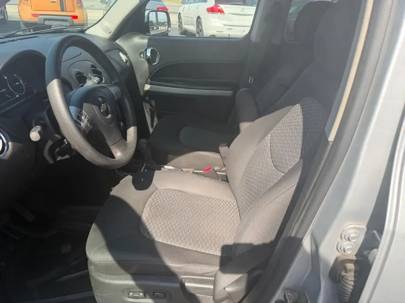 2011 Chevrolet HHR LT photo 3