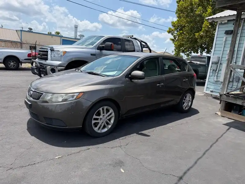 2011 Kia Forte EX AT's photo