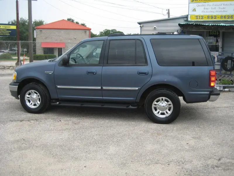 2001 Ford Expedition Base photo 3