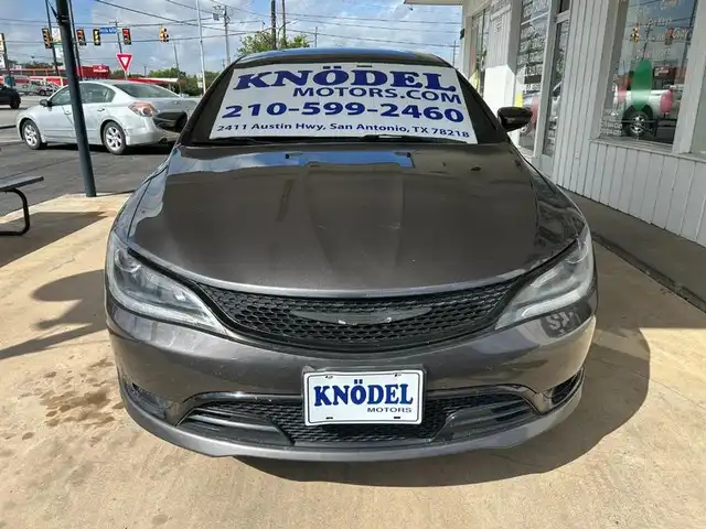 2015 Chrysler 200 S's photo