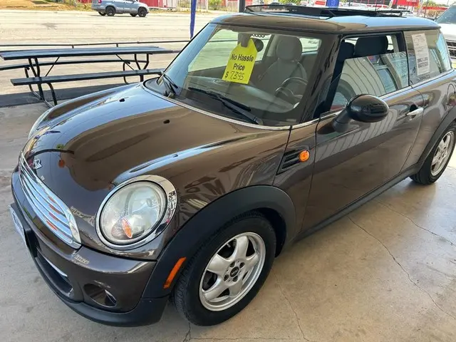 2011 MINI Cooper Base photo 4