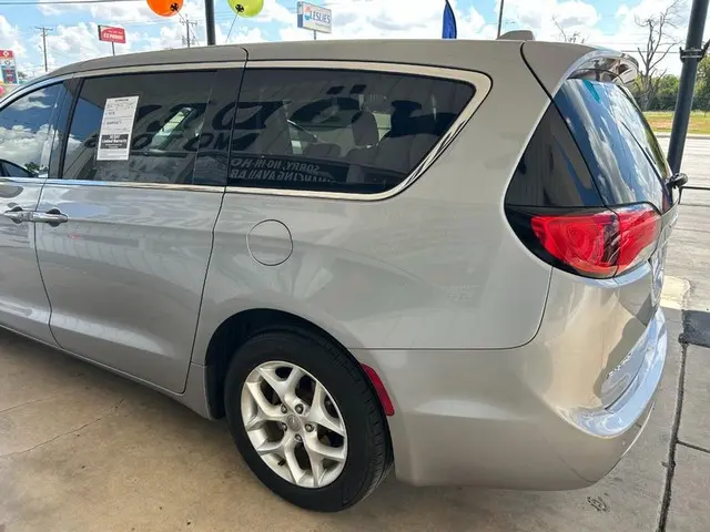 2018 Chrysler Pacifica Touring Plus photo 5
