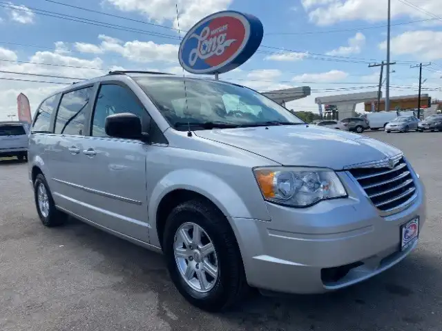 2010 Chrysler Town & Country Touring's photo