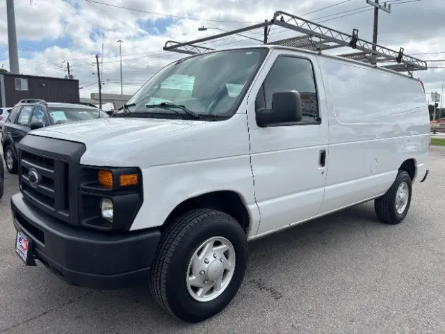 2013 Ford E-Series E-250 Van photo 3