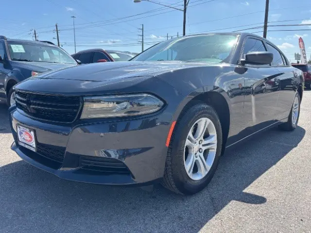 2018 Dodge Charger SXT photo 3