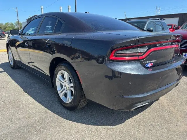 2018 Dodge Charger SXT photo 4
