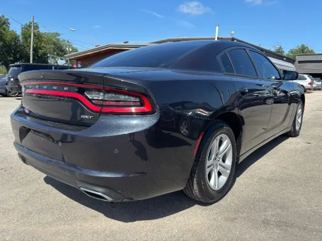 2018 Dodge Charger SXT photo 5