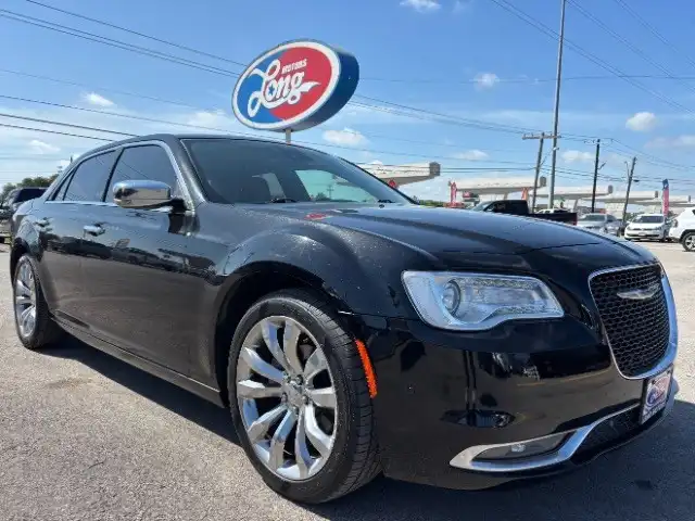 2017 Chrysler 300 C's photo