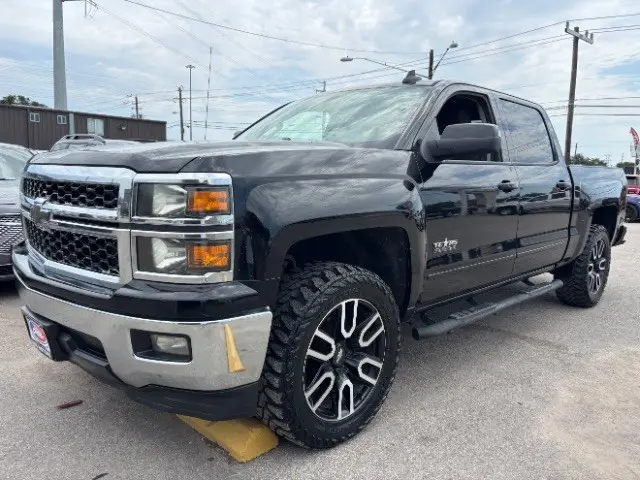 2015 Chevrolet Silverado 1500 LT Crew Cab Short Box photo 3