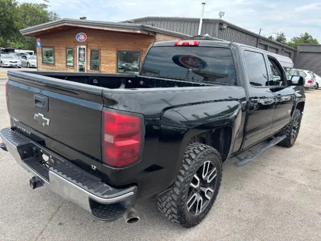 2015 Chevrolet Silverado 1500 LT Crew Cab Short Box photo 5