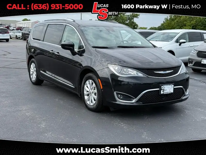 2018 Chrysler Pacifica Touring L's photo