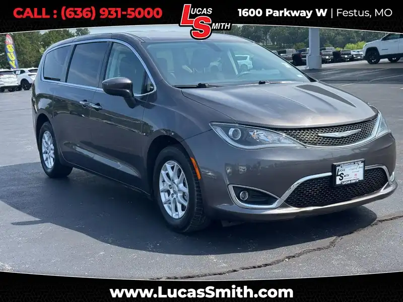 2017 Chrysler Pacifica Touring Plus's photo