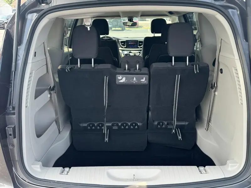 2017 Chrysler Pacifica Touring Plus photo 5