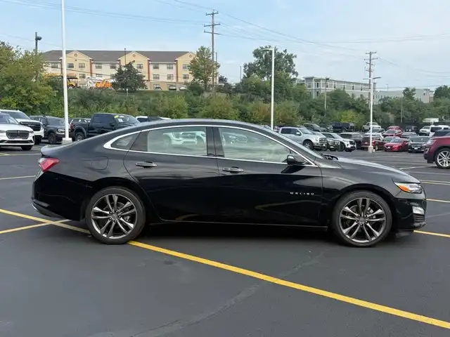 2022 Chevrolet Malibu Premier's photo